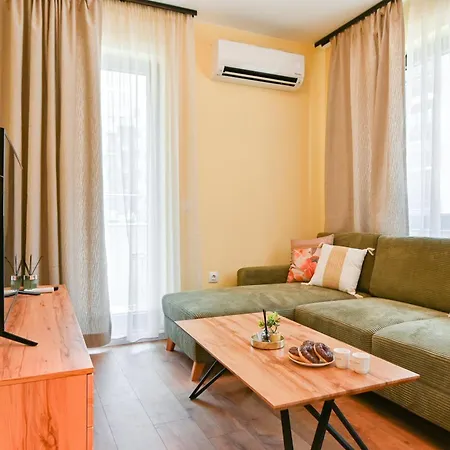 Апартамент Rea Zdravena - Boutique With Private Parking